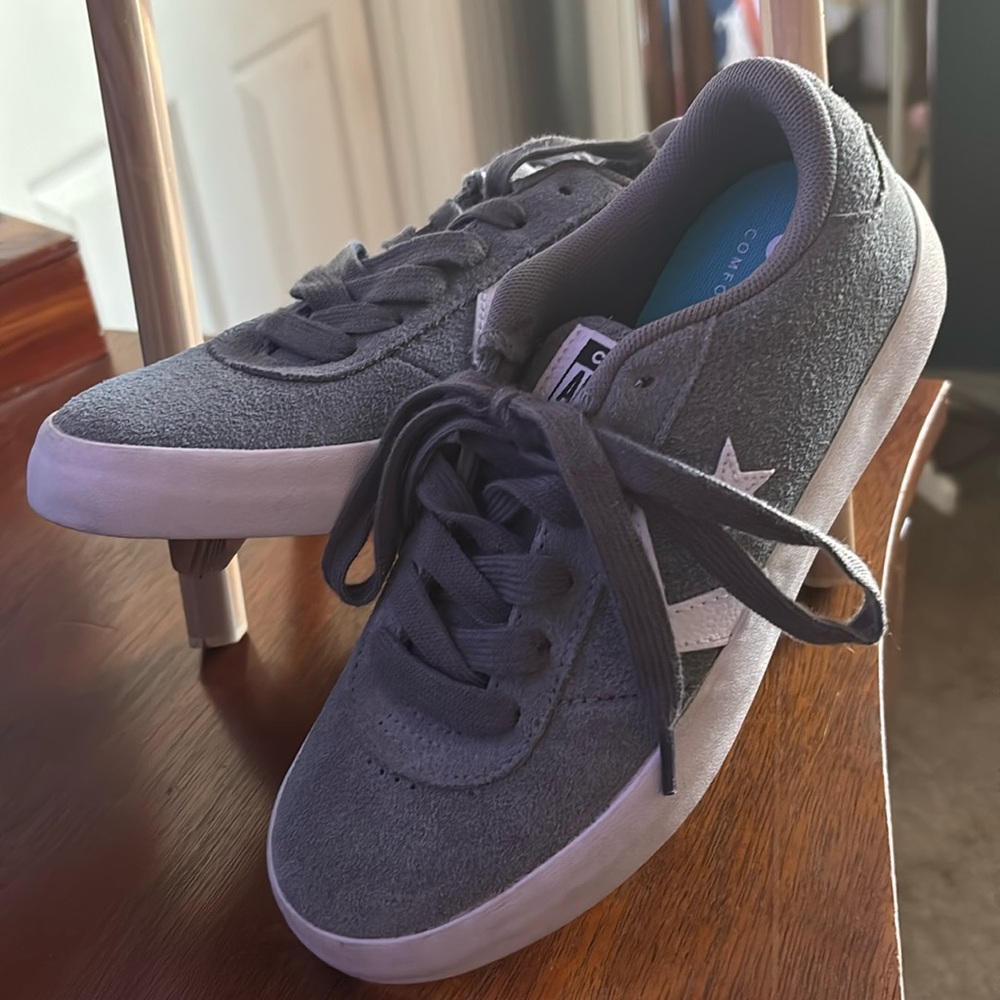 ⭐️⭐️Final Price NWOT Converse All Star Leather Women’s Shoes—Size 5